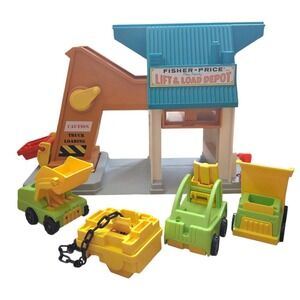 Vintage 1976 Fisher-Price Play Family Lift & Load Depot 942 Construction Set